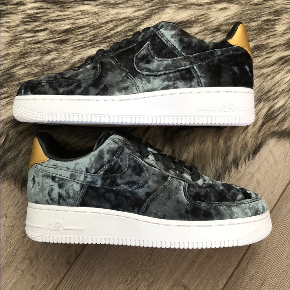 NWT🌿Nike Air Force 1 premium velvet - Picture 2 of 8